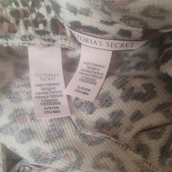 NWOT Victoria's Secret Glow Leopard Thermal Waffle Pajamas/Loungewear Set - Picture 5 of 6